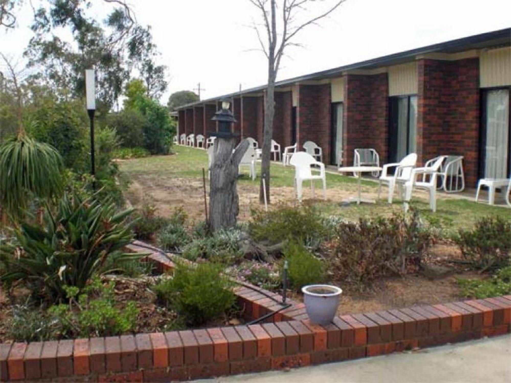 Riviana Motel Deniliquin Exterior foto